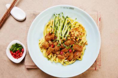 为何这么多人加盟下钱钱拌面，主要因为